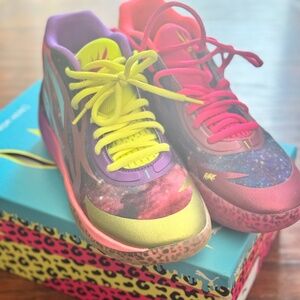 02 Melo basketball shoes